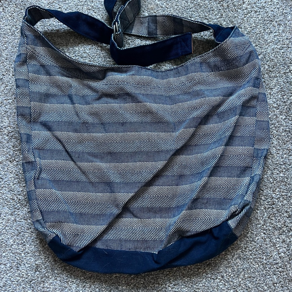 Thirty one retro metro hobo crossbody